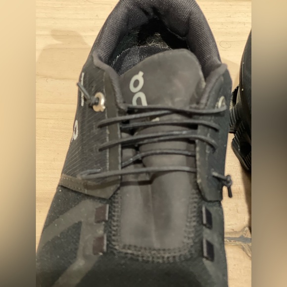 On Cloud Women’s Cloud 5 Black Waterproof Running Shoes Size 9.5 - Picture 2 of 6